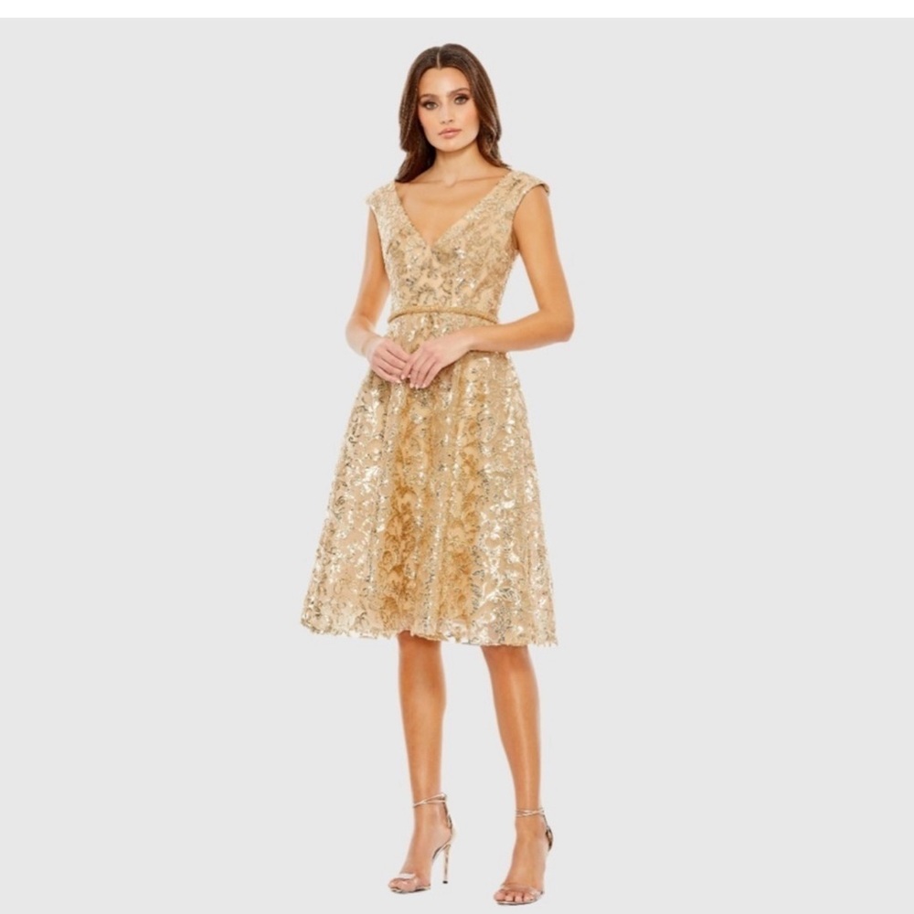 MAC DUGGAL 68012 NWT Sequined V Neck
Cap Sleeve Dress